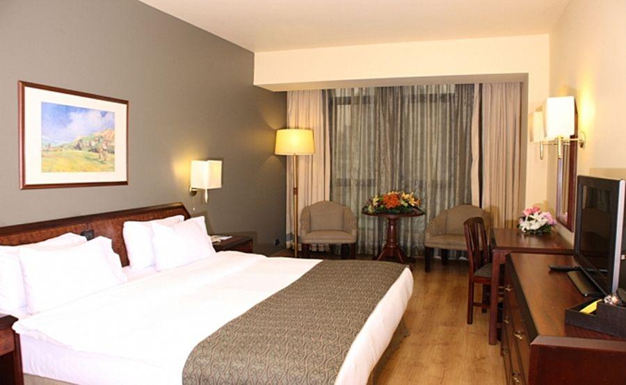 Le Commodore Hotel Бейрут Екстериор снимка