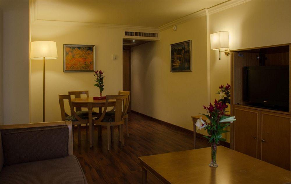 Le Commodore Hotel Бейрут Екстериор снимка