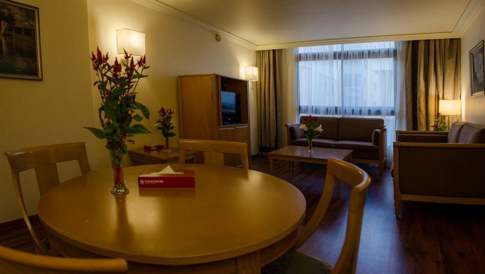 Le Commodore Hotel Бейрут Екстериор снимка