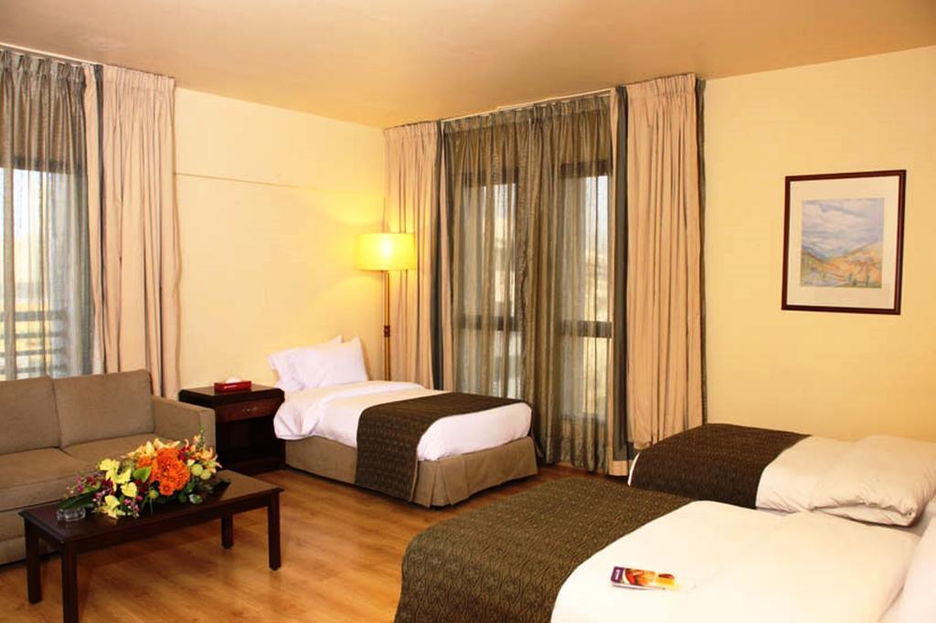 Le Commodore Hotel Бейрут Екстериор снимка