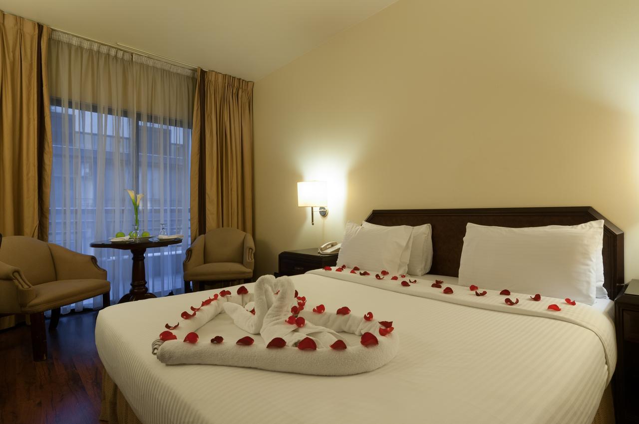 Le Commodore Hotel Бейрут Екстериор снимка