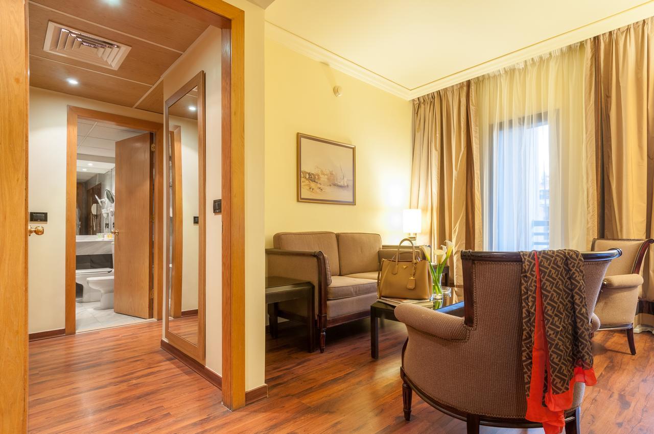 Le Commodore Hotel Бейрут Екстериор снимка